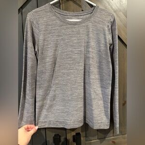 Lululemon Swiftly relaxed. Lt grey w dark grey undertone. Size 6, like new.